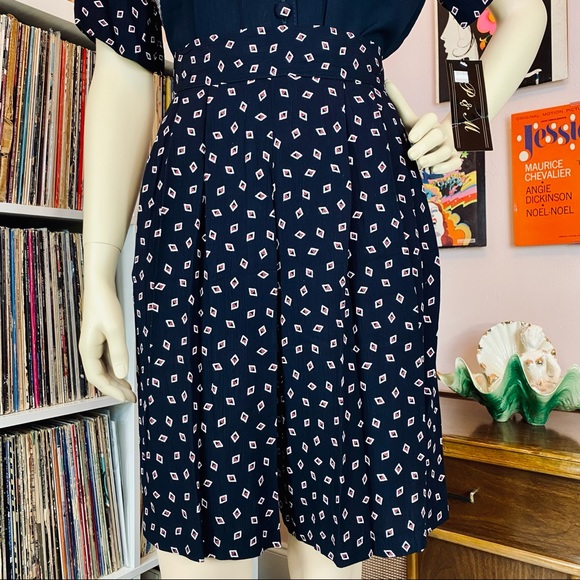 Vintage 80’s Floral Abstract Print Shorts Set - Picture 6 of 14